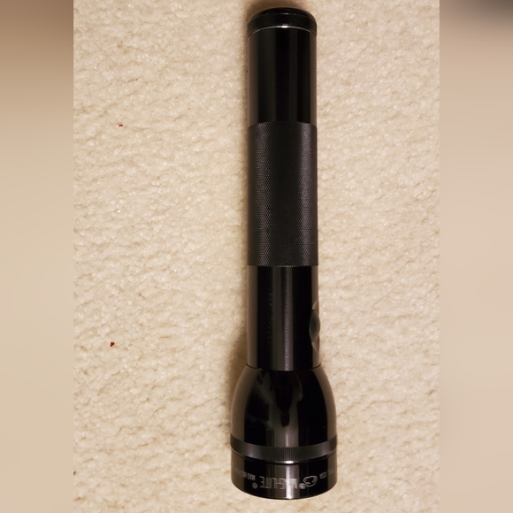 Genuine Mag-Lite 10" Excellent Condition No Scratches On Inspection Working - Picture 11 of 12